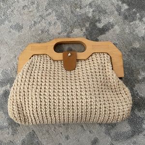 Super cute knitted bag with wood handle and leather snap